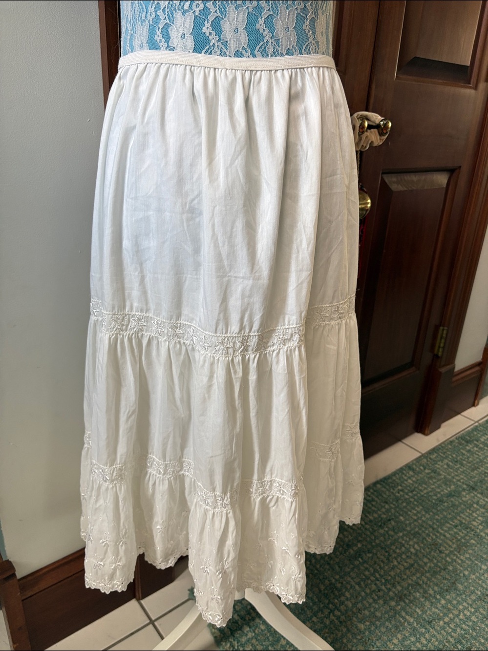 Western petticoat or lined skirt 3 Tier Eyelet/Lace Cotton Skirt white elast - Picture 5 of 11